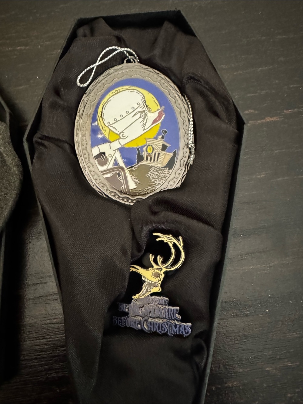 Disneyland Resort Haunted Mansion 2004 Dr. Finkelstein Ornament & Bone Deer Pin